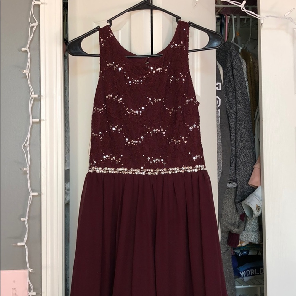 maroon burgundy size 5 short dress with silver